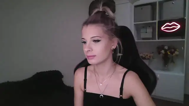 KristineGlow online show from October 13, 2:06 pm