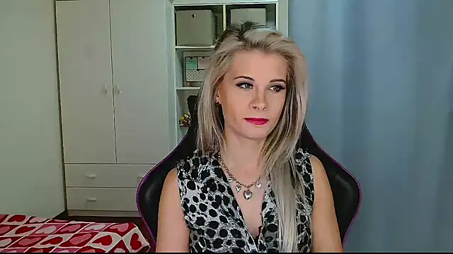 KristineGlow online show from February 3, 7:13 am