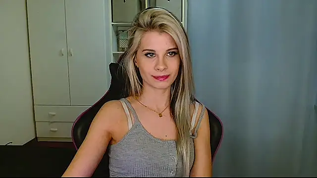 KristineGlow online show from February 16, 9:11 pm