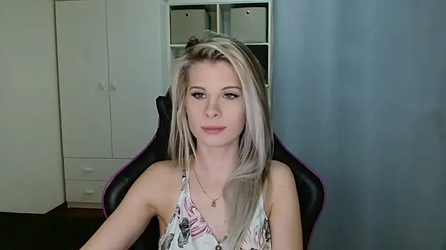 KristineGlow online show from March 5, 7:26 am