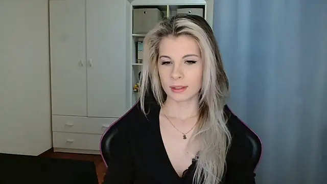 KristineGlow online show from March 18, 7:11 am