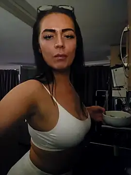 KissMeKylie online show from November 7, 11:05 pm