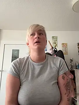 Snapshot of Rozendefotz chatting on February 19, 3:08 pm Rozendefotz online show from February 19, 3:08 pm