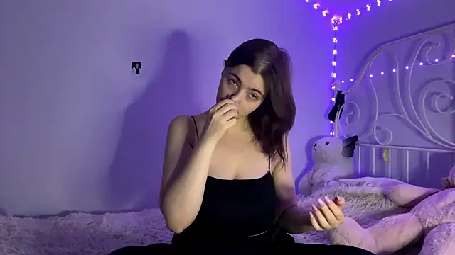 HoneyMist online show from November 11, 5:02 pm