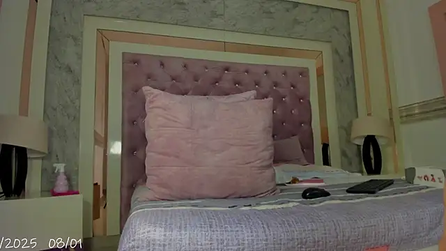 Ariel Versace online show from January 8, 1:24 pm