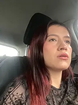 BrunnetAri  online show from April 17, 2:53 pm