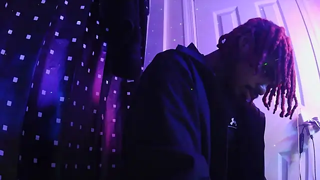 Snapshot of risktakinndolo chatting on October 2, 7:43 pm risktakinndolo online show from October 2, 7:43 pm