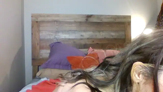 Snapshot of thickasstley chatting on June 17, 12:13 am thickasstley online show from June 17, 12:13 am