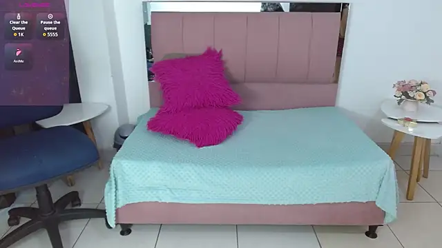 Snapshot of SammySmall_F_w chatting on January 17, 10:24 pm SammySmall F w online show from January 17, 10:24 pm