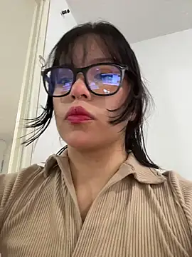 aliciia 23 online show from November 6, 9:05 pm