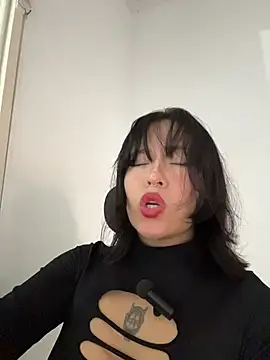 aliciia 23 online show from November 8, 9:24 pm