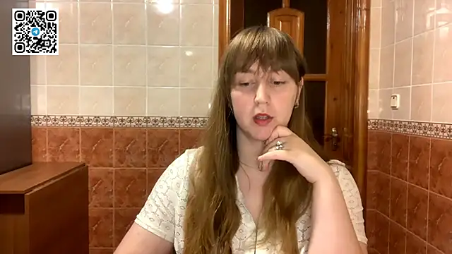 MaroonMoon  online show from October 10, 7:46 pm