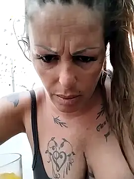 canariamorbosa online show from September 24, 6:33 pm