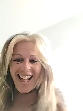 canariamorbosa online show from November 5, 8:36 am