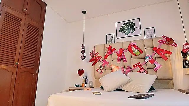 elizawiliamst online show from September 18, 12:40 pm