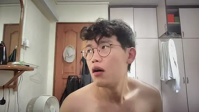 Snapshot of Passionatetwink2 chatting on September 21, 4:58 am Passionatetwink2 online show from September 21, 4:58 am