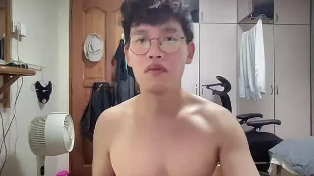 Snapshot of Passionatetwink2 chatting on October 2, 10:00 am Passionatetwink2 online show from October 2, 10:00 am