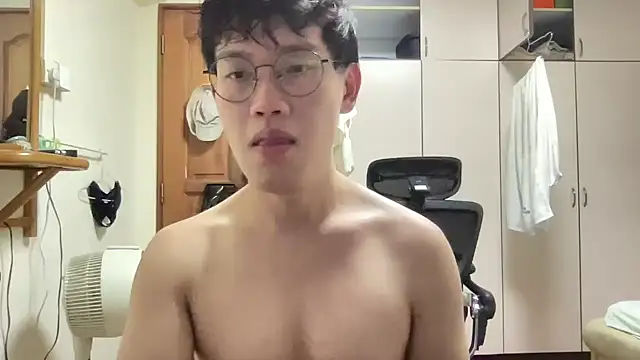 Snapshot of Passionatetwink2 chatting on October 11, 2:15 pm Passionatetwink2 online show from October 11, 2:15 pm