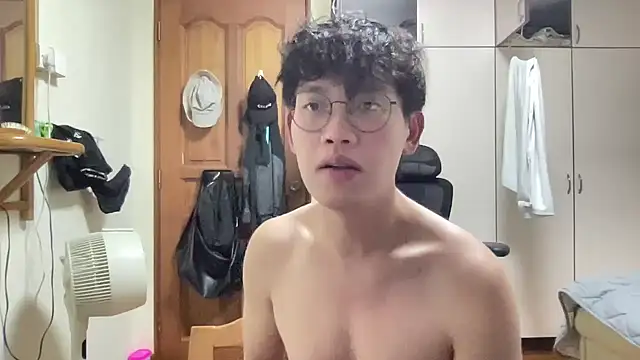 Snapshot of Passionatetwink2 chatting on October 15, 11:32 am Passionatetwink2 online show from October 15, 11:32 am