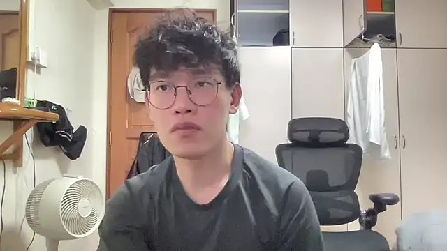 Snapshot of Passionatetwink2 chatting on October 16, 8:37 am Passionatetwink2 online show from October 16, 8:37 am