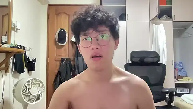 Snapshot of Passionatetwink2 chatting on November 6, 4:19 pm Passionatetwink2 online show from November 6, 4:19 pm