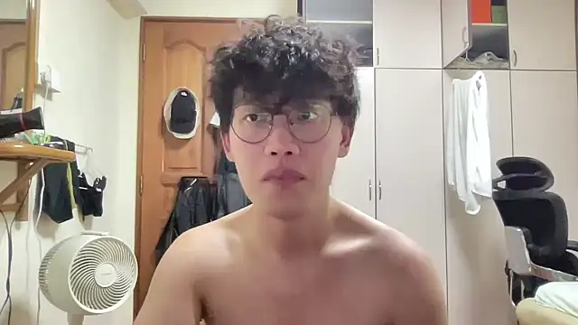 Snapshot of Passionatetwink2 chatting on November 8, 4:18 pm Passionatetwink2 online show from November 8, 4:18 pm