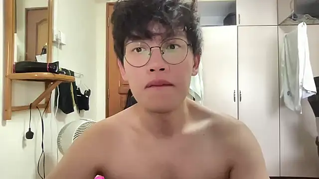 Snapshot of Passionatetwink2 chatting on November 9, 6:23 am Passionatetwink2 online show from November 9, 6:23 am