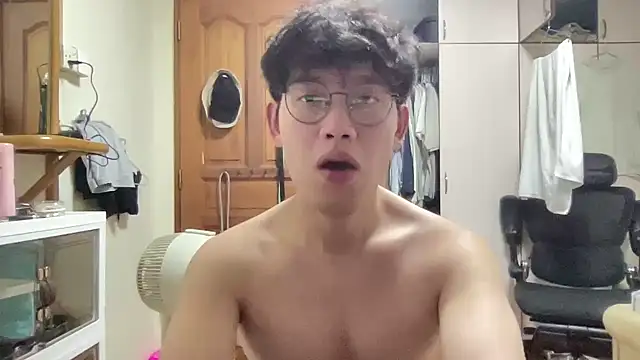 Snapshot of Passionatetwink2 chatting on November 29, 11:13 am Passionatetwink2 online show from November 29, 11:13 am