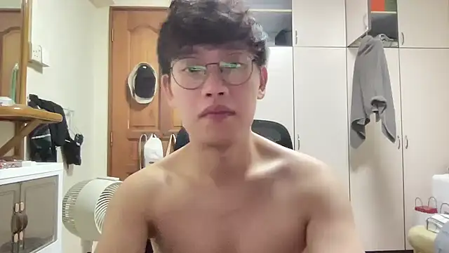 Snapshot of Passionatetwink2 chatting on December 15, 2:32 pm Passionatetwink2 online show from December 15, 2:32 pm