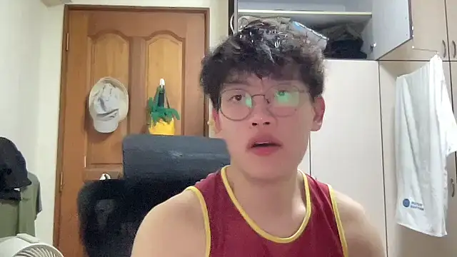 Snapshot of Passionatetwink2 chatting on February 2, 11:42 am Passionatetwink2 online show from February 2, 11:42 am