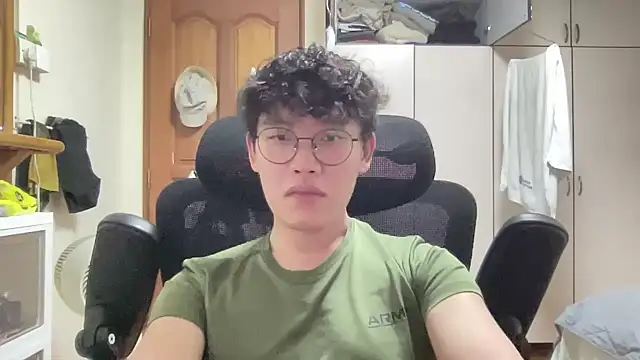 Snapshot of Passionatetwink2 chatting on February 5, 10:09 am Passionatetwink2 online show from February 5, 10:09 am