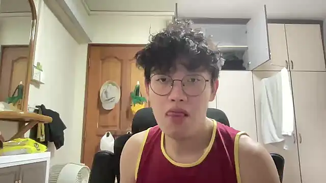 Snapshot of Passionatetwink2 chatting on February 7, 8:29 am Passionatetwink2 online show from February 7, 8:29 am