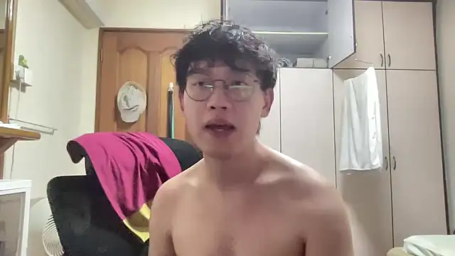 Snapshot of Passionatetwink2 chatting on February 13, 4:03 pm Passionatetwink2 online show from February 13, 4:03 pm