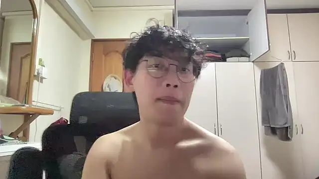 Snapshot of Passionatetwink2 chatting on February 25, 11:42 am Passionatetwink2 online show from February 25, 11:42 am