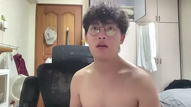 Snapshot of Passionatetwink2 chatting on February 26, 9:30 am Passionatetwink2 online show from February 26, 9:30 am