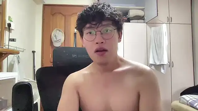 Snapshot of Passionatetwink2 chatting on February 28, 7:53 am Passionatetwink2 online show from February 28, 7:53 am