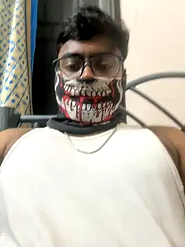 Snapshot of DJLOVE280825 chatting on December 18, 11:22 pm DJLOVE280825 online show from December 18, 11:22 pm