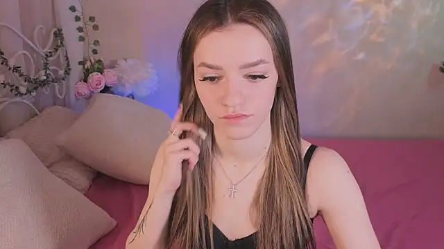 E l i z e  online show from April 18, 5:11 am