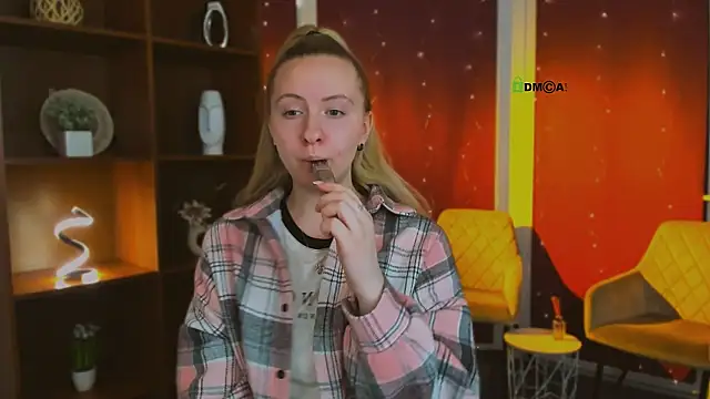 Snapshot of mila_glow1 chatting on May 2, 6:46 pm mila glow1 online show from May 2, 6:46 pm