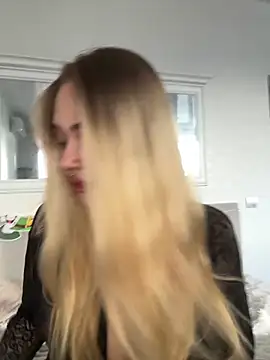 Snapshot of LunaMillie chatting on September 27, 12:21 pm LunaMillie online show from September 27, 12:21 pm
