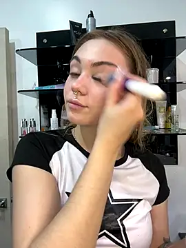 Snapshot of LunaMillie chatting on October 21, 9:10 am LunaMillie online show from October 21, 9:10 am