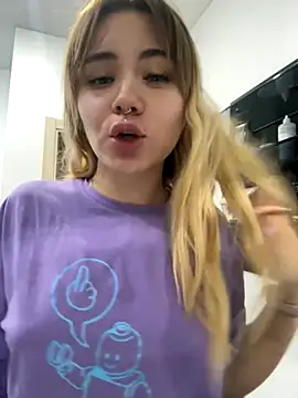 Snapshot of LunaMillie chatting on October 25, 7:30 pm LunaMillie online show from October 25, 7:30 pm