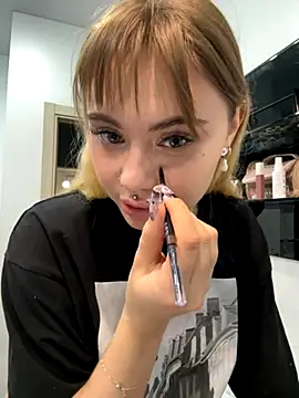 LunaMillie online show from December 1, 9:47 am