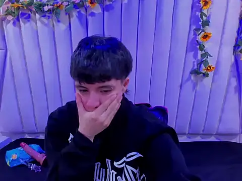 Snapshot of Bruno_Cruzz chatting on October 17, 2:04 am Bruno Cruzz online show from October 17, 2:04 am