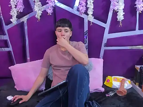 Snapshot of Bruno_Cruzz chatting on November 15, 2:31 am Bruno Cruzz online show from November 15, 2:31 am