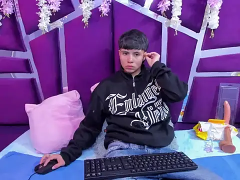 Snapshot of Bruno_Cruzz chatting on November 23, 2:22 am Bruno Cruzz online show from November 23, 2:22 am