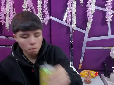 Snapshot of Bruno_Cruzz chatting on December 17, 2:06 am Bruno Cruzz online show from December 17, 2:06 am