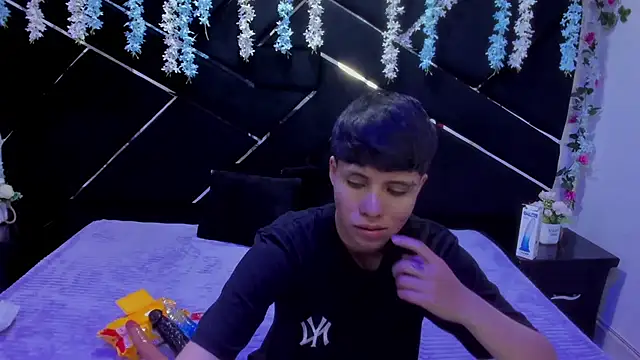 Snapshot of Bruno_Cruzz chatting on February 11, 2:49 am Bruno Cruzz online show from February 11, 2:49 am