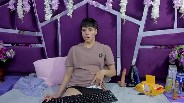 Snapshot of Bruno_Cruzz chatting on February 15, 7:51 am Bruno Cruzz online show from February 15, 7:51 am