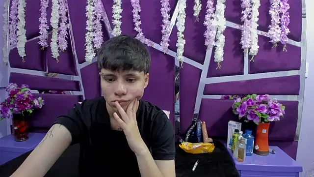 Snapshot of Bruno_Cruzz chatting on February 17, 2:30 am Bruno Cruzz online show from February 17, 2:30 am